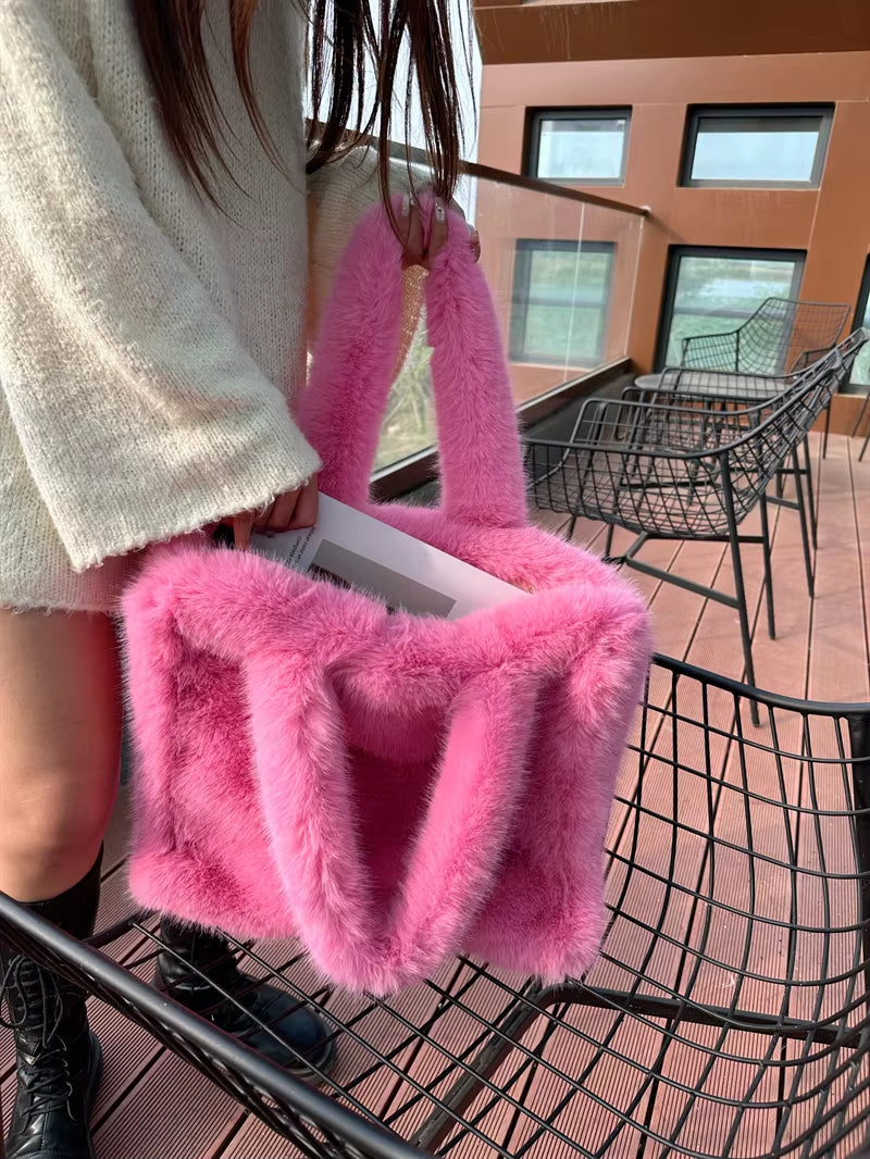 Designer Fluffy Plush Shoulder Bag Warm Faux Mongolian Fur Handbags for Women Brands Large Hobo Shopper Heart Shaped Purses